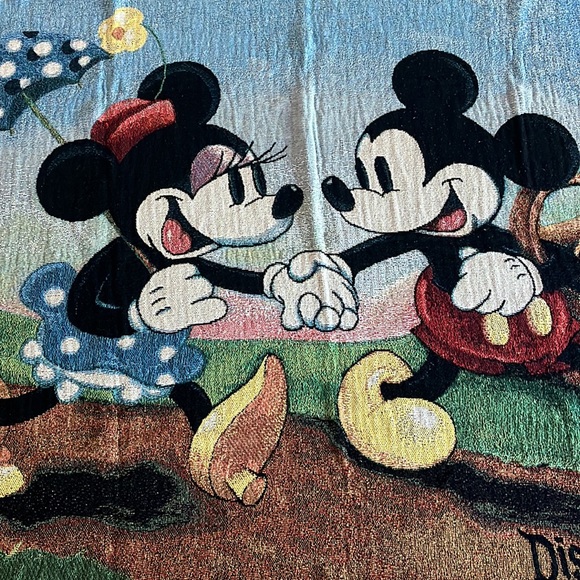 Disney throw blanket - Picture 2 of 4